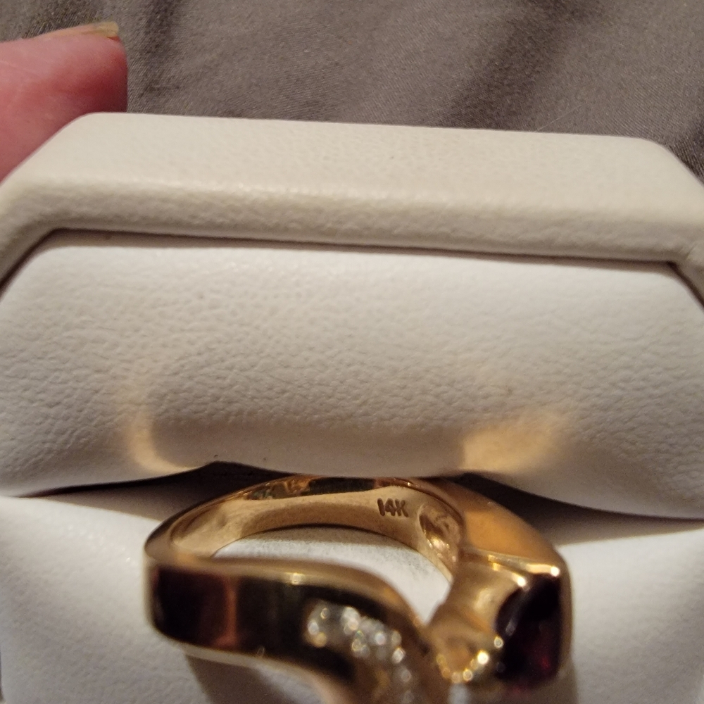 Custom garnet/diamond ring - Picture 3 of 4